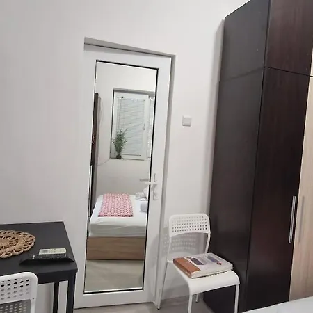 Апартамент Cute & Cozy In *