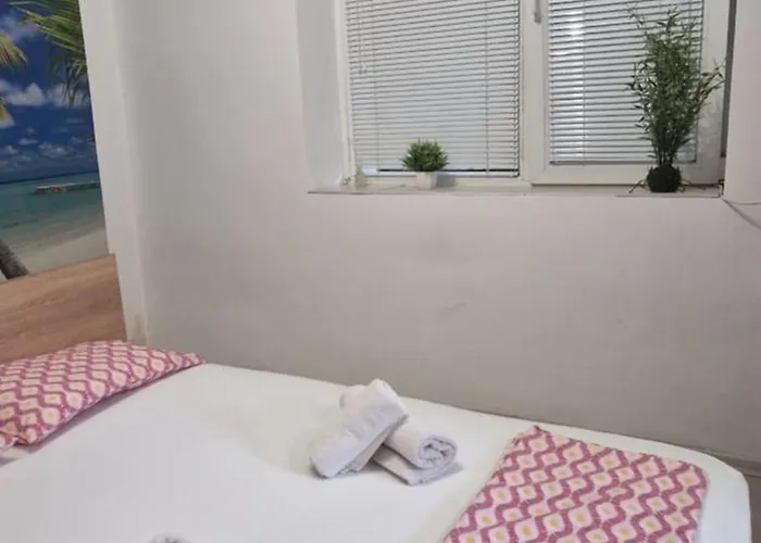 Cute & Cozy In Апартамент *